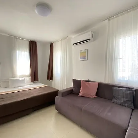Stylish Peaceful Gem In Center Apartamento