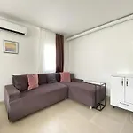 Apartment Stylish Peaceful Gem In Center *
