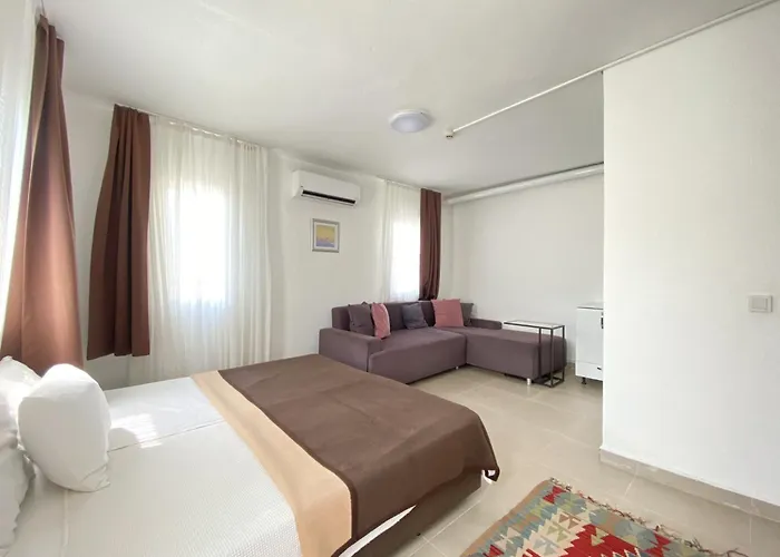 Stylish Peaceful Gem In Center *